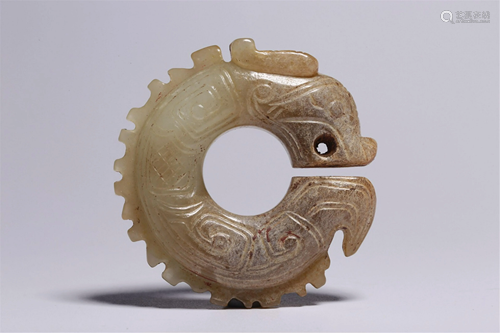 A DRAGON SHAPED JADE PENDANT