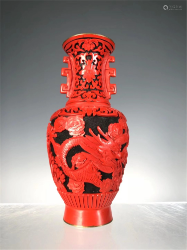 A CARVED LACQUER DRAGON VASE WITH DOUBLE HANDLES