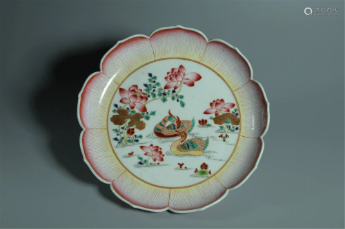A FAMILLE ROSE FLOWER SHAPED PLATE