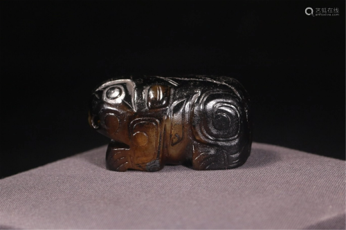 A MYTHICAL SHAPED JADE CARVING