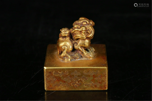 A GILT BRONZE MOTHER-AND-SON BEASTS SEAL