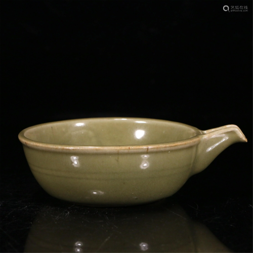 A LONGQUAN TYPE CELADON GLAZE WATER DROPPER