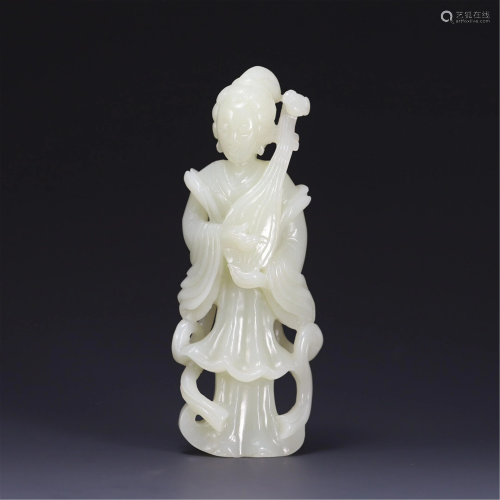 A JADE CARVED FIGURINE OF BEAUTY HOLDING PIPA