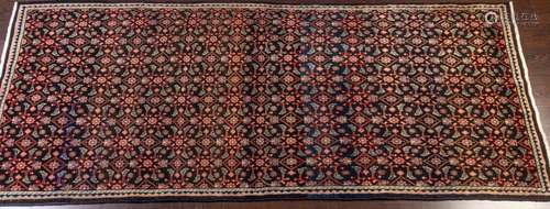 A Mahal hand knotted wool rug, 4'3" x 10'