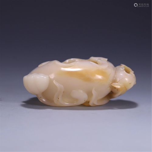 A JADE CARVED LOTUS BRUSH WASHER