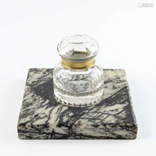 A single crystal inkwell with lid, 4 1/8 x 5 1/2 x 5 1/2 in....