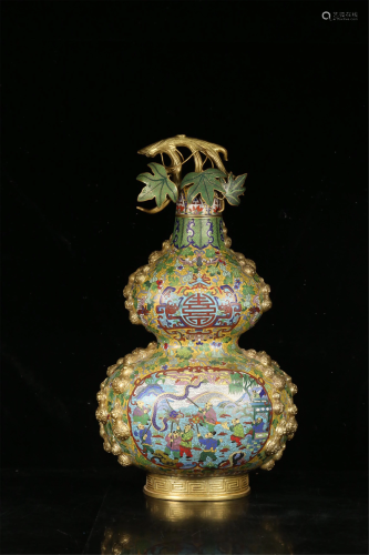 A CLOISONNE ENAMEL DOUBLE-GOURDS VASE