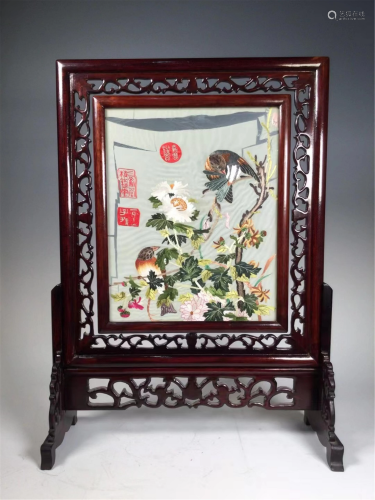 A FLOWER-BIRD EMBROIDERY HARDWOOD TABLE SCREEN