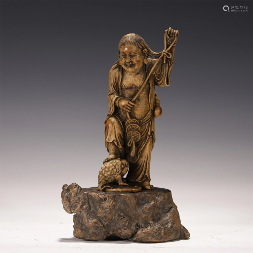 A CHENXIANG WOOD CARVED FIGURAL DECORATION