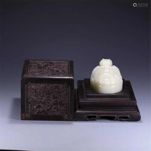 A WHITE JADE CARVED DRAGON SEAL
