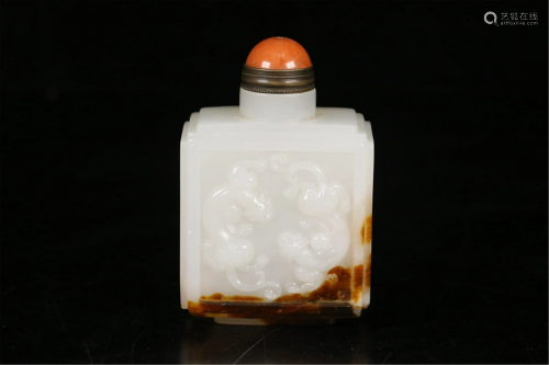 A CARVED CHI-DRAGONS JADE SNUFF BOTTLE