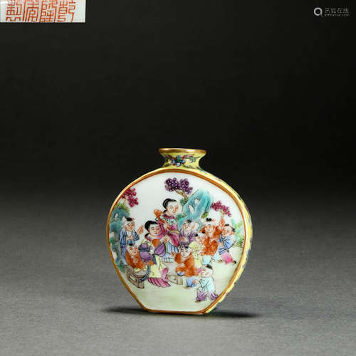 Colour Enameled Snuff Bottle from Qing