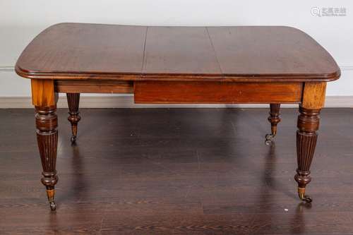 A Victorian mahogany dining table, 30 2/2 x 42 x 50 in. (77....