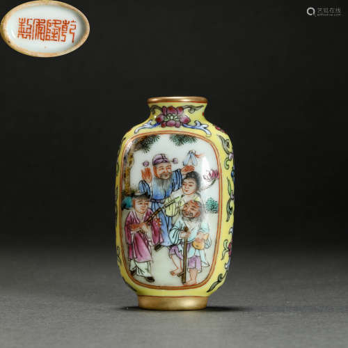 Colour Enameled Snuff Bottle from Qing