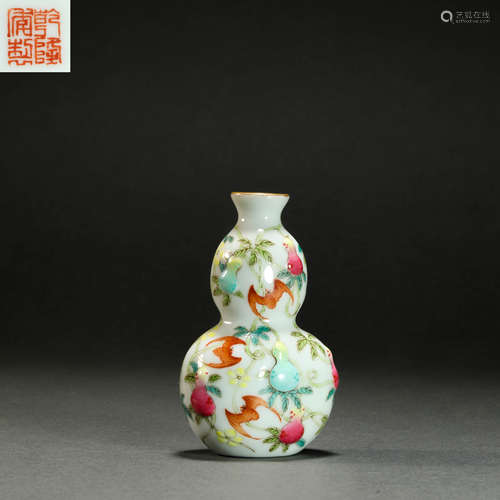 Five Colored Snuff Bottle in Calabash Grain from Qing