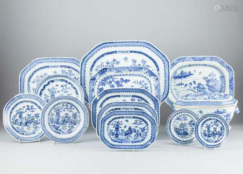 A Chinese blue and white exportware dinner service,