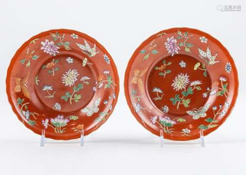 A fine pair of coral ground saucers, 5 1/4 in. (13.5 cm) d.