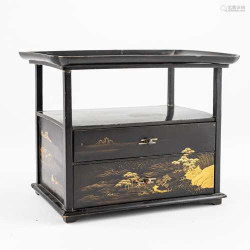 A Japanese black lacquered and gilt tray top box, 11 x 8 x 8...