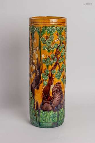 A tall Chinese vase, 25 1/2 in. (65 cm)