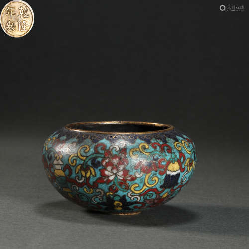 Closionne Container from Qing