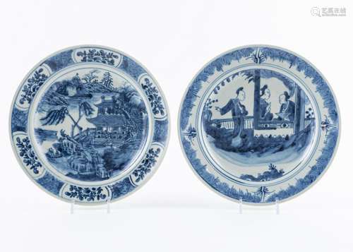 Two 18th Century Chinese blue and white exportware plates. (...