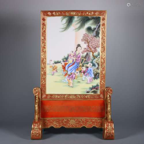Famille Rose And Gilt-Decorated Figure Table Screen