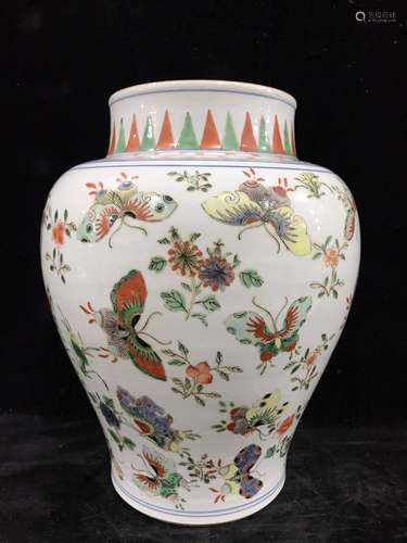 Wucai Butterfly And Flower Jar