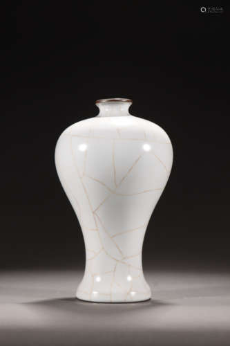 Guan Ware Crackle Meiping Vase