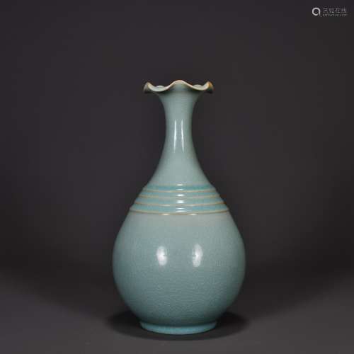 Ru Type Foliate-Edge Pear-Shaped Vase