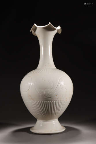 Ding Ware Incised Dragon Foliate-Edge Vase