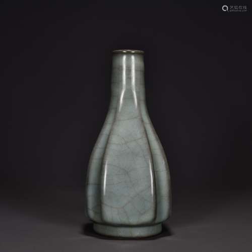 Guan Type Crackle Bottle Vase