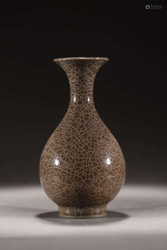 Xikou Guan Type Crackle Pear-Shaped Vase