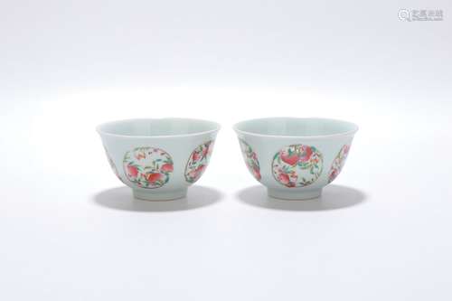 pair of chinese famille rose porcelain bowls