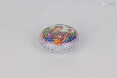 chinese famille rose porcelain round box