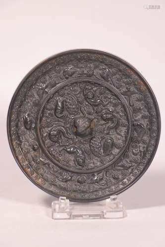 chinese mirror with beast and grape pattern