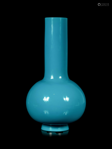 A Chinese Opaque Blue Glass Bottle Vase