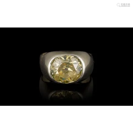 Bague or gris 750 sertie d'un diamant jaune old mine