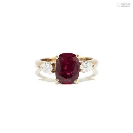 Bague or 750 sertie d'un rubis thaï taille coussin