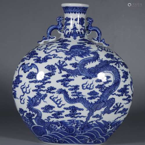 Chinese Qing Dynasty Qianlong Blue And White Porcelain Bottl...