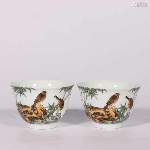 Chinese A Pair Of Qing Dynasty Qianlong Famille Rose 