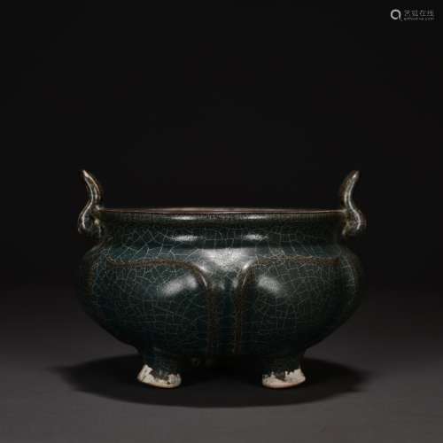 Chinese Songxikou Kiln Porcelain Tripod Furnace