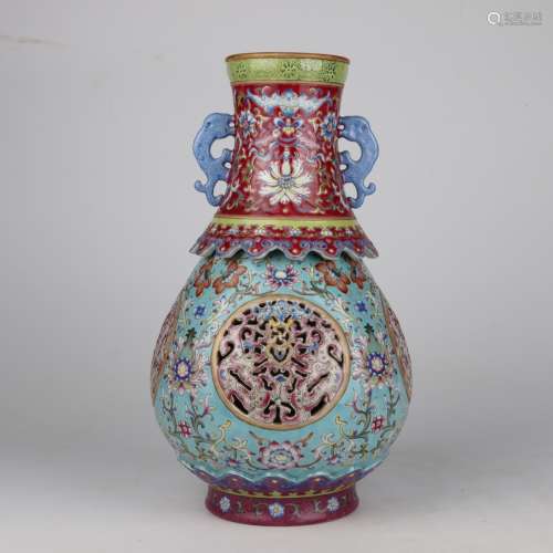 Chinese Qing Dynasty Qianlong Famille Rose Porcelain Bottle