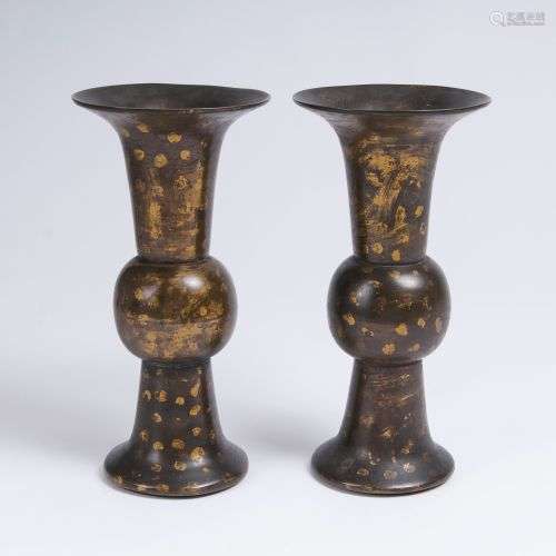 A Pair of Gold Splash Gu Vases.