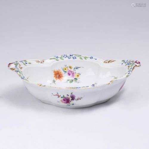 Lavabo Bowl with Flower Bouquets.