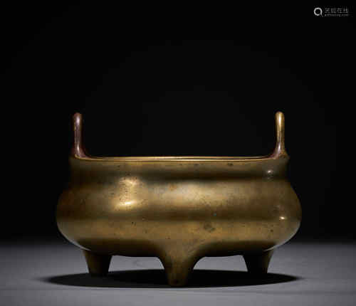 Three-legged copper furnace with soaring ears in Ming Dynast...