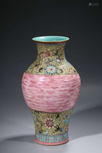 Pastel baggage bottle with yellow background in Qing Dynasty...