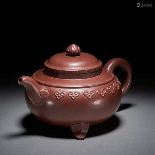 Purple sand teapot in Qing Dynasty of China