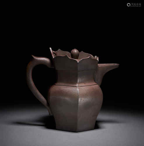 Purple sand teapot in Qing Dynasty of China