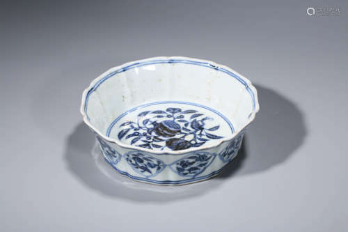 Ming Dynasty Blue and White Sanduo Kwai Mouth Plate