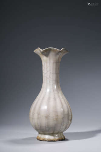 Flower-mouth bottle of official kiln in Song Dynasty